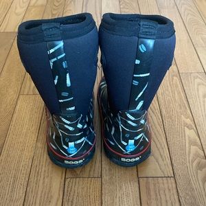 Kids winter bogs boots, size 12 , rated -34 c black hockey print